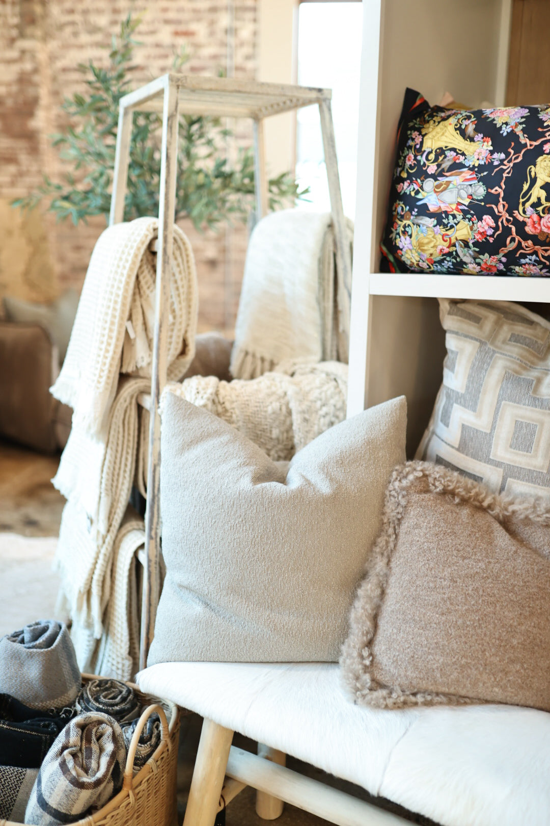 Decorative Coltan Aluminum Pillow