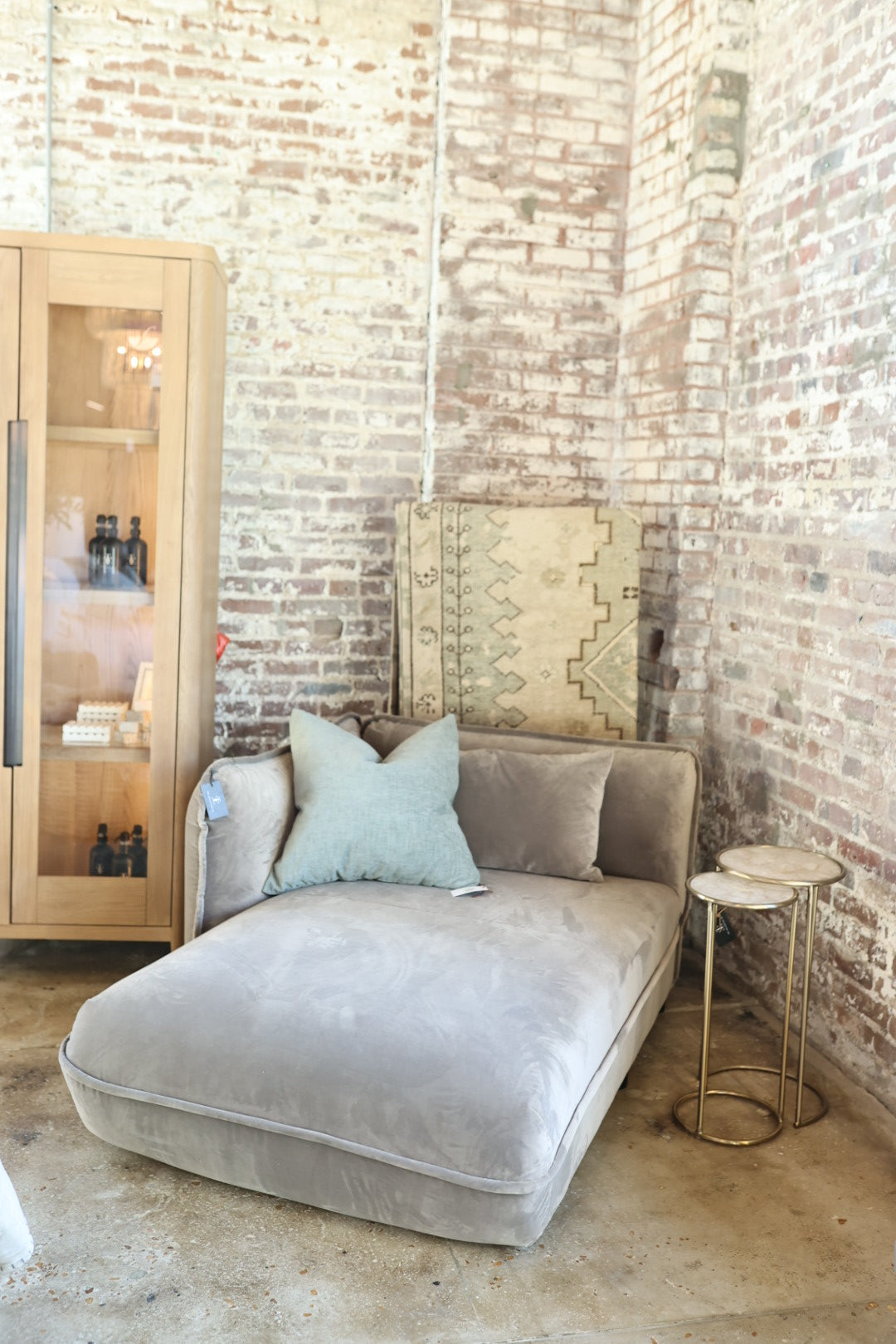 Clover Velvetlux Sand Chair