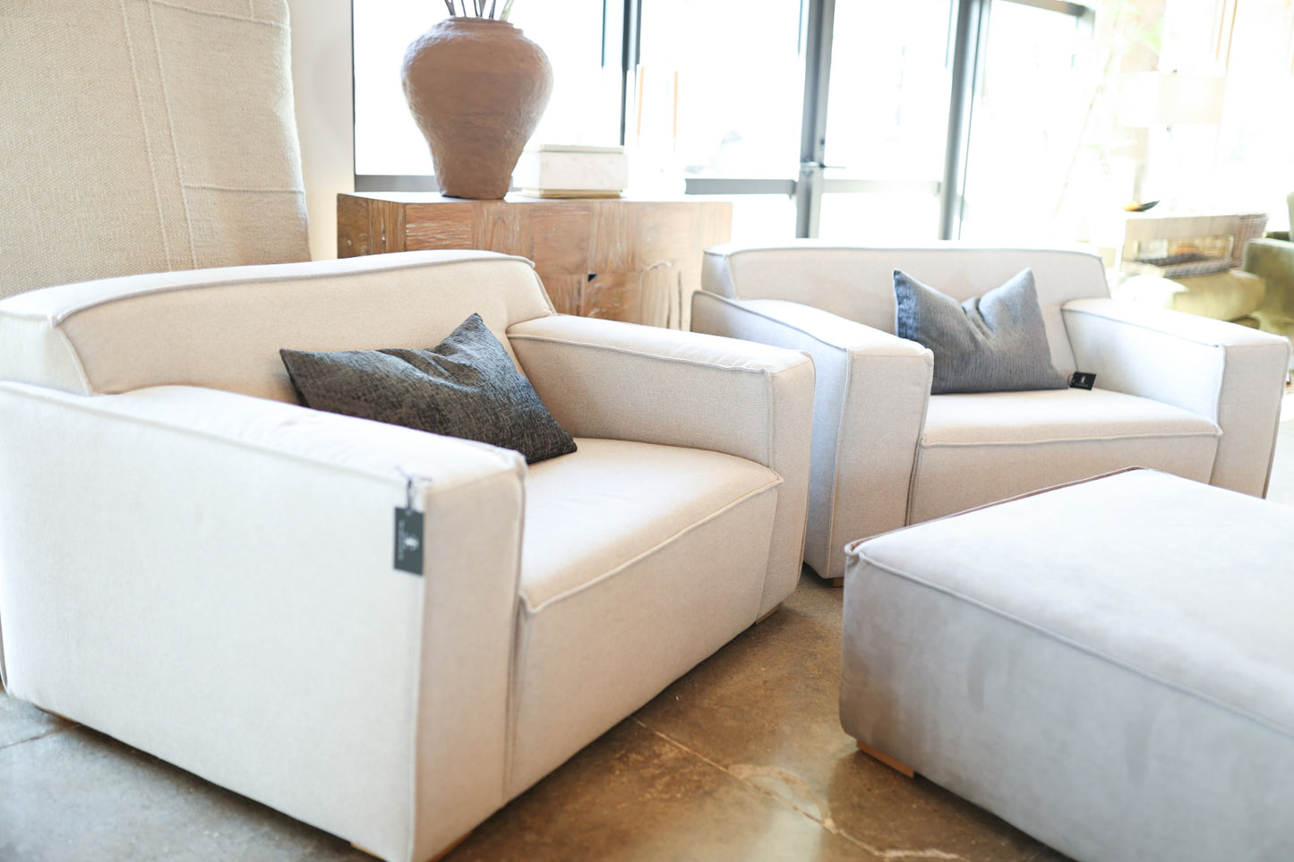 Comfy Scandinavian Rocky Crystal Rainy Day Chair