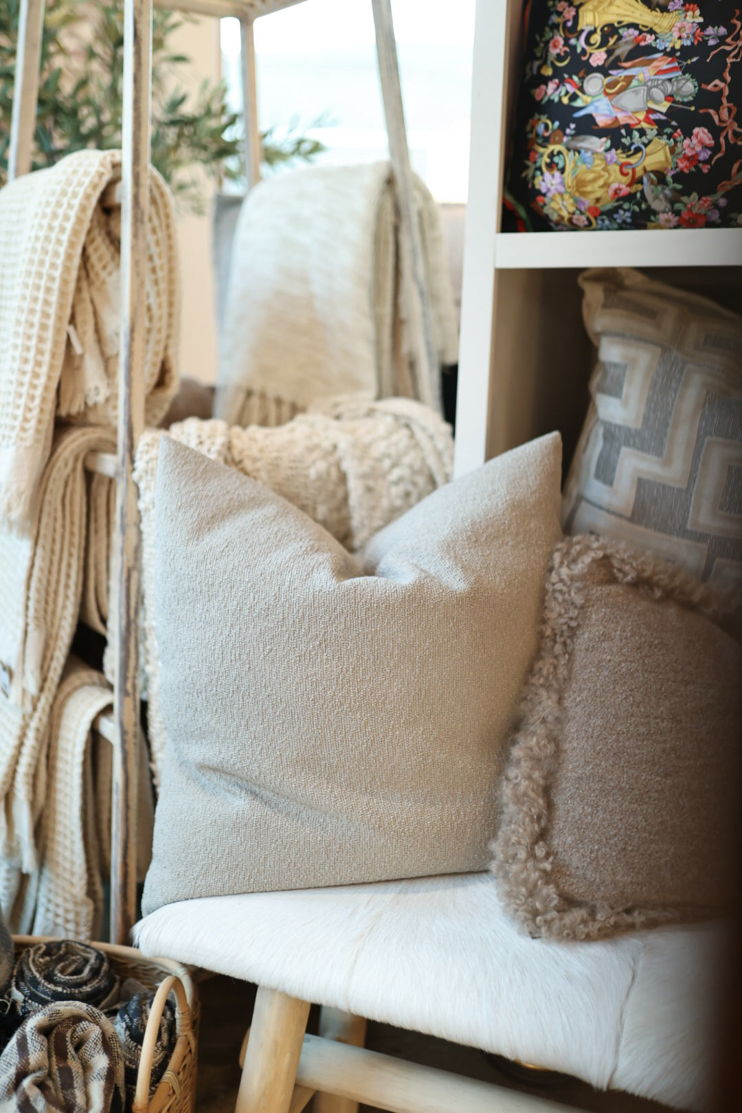Decorative Coltan Aluminum Pillow