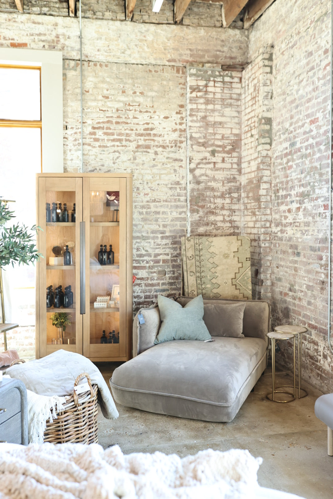 Clover Velvetlux Sand Chair
