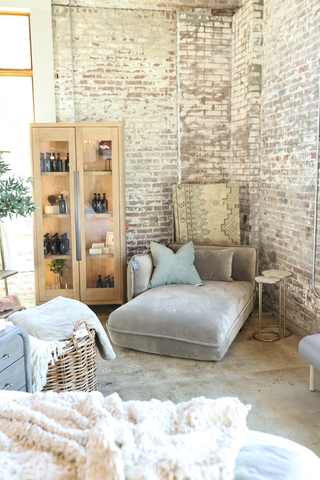 Clover Velvetlux Sand Chair