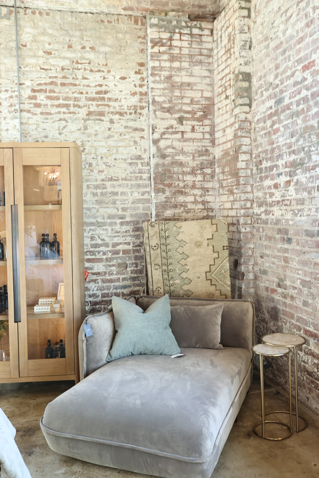 Clover Velvetlux Sand Chair