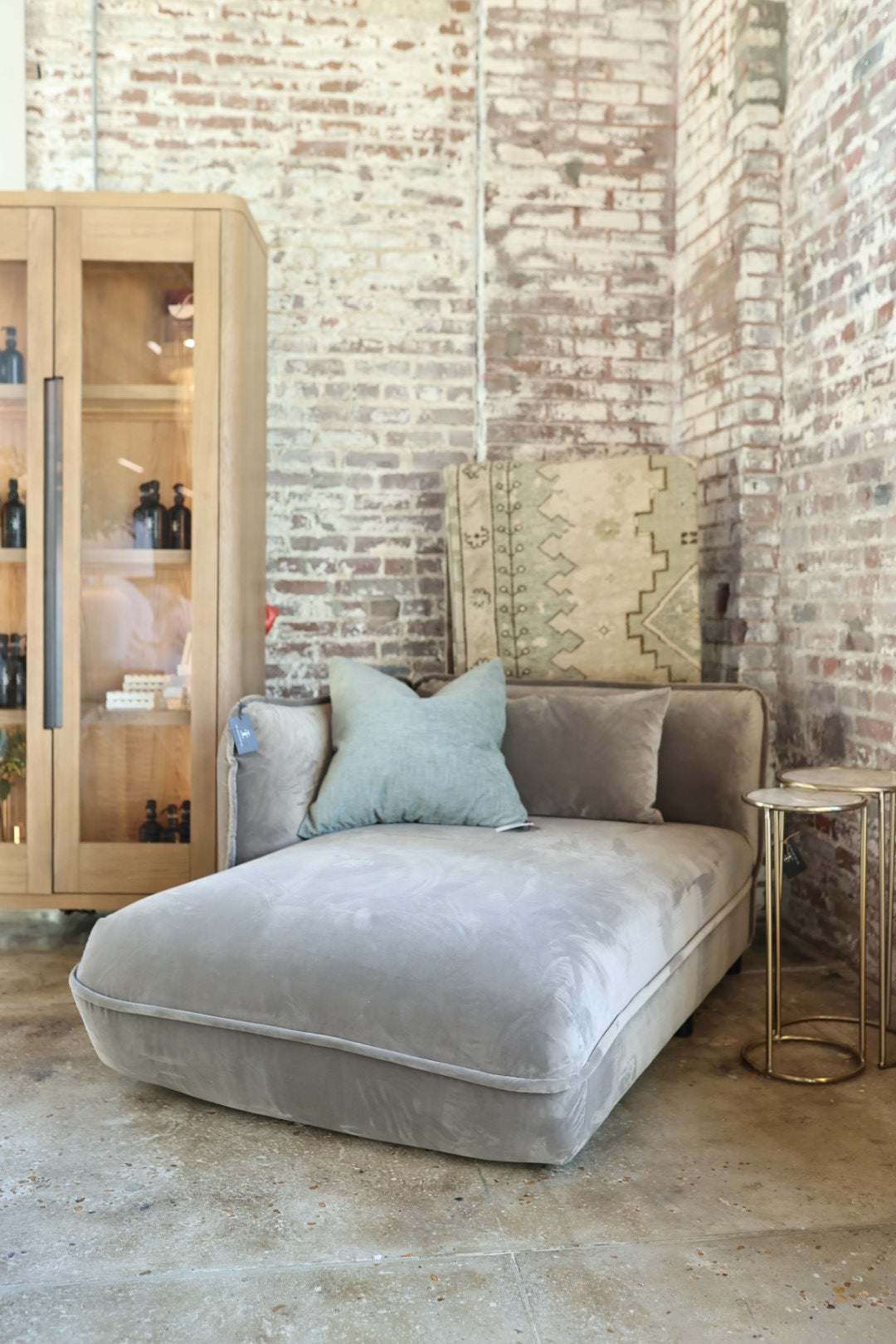 Clover Velvetlux Sand Chair