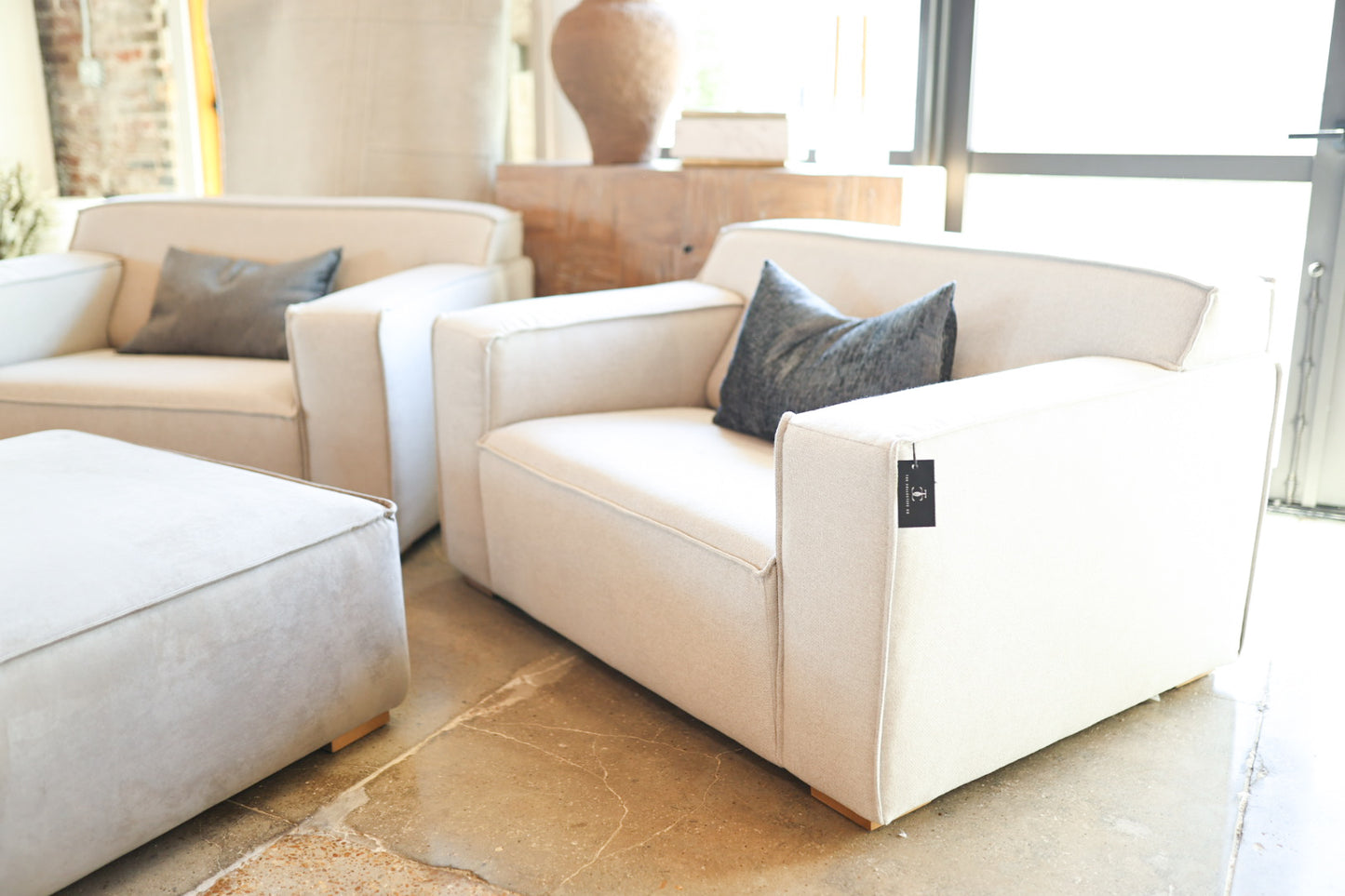 Comfy Scandinavian Rocky Crystal Rainy Day Chair