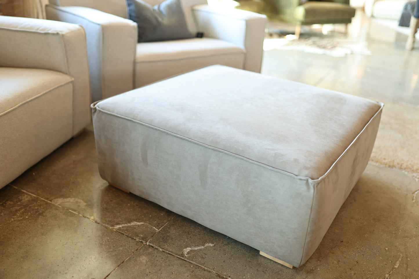 Comfy Scandinavian Texas Silver Sectional
