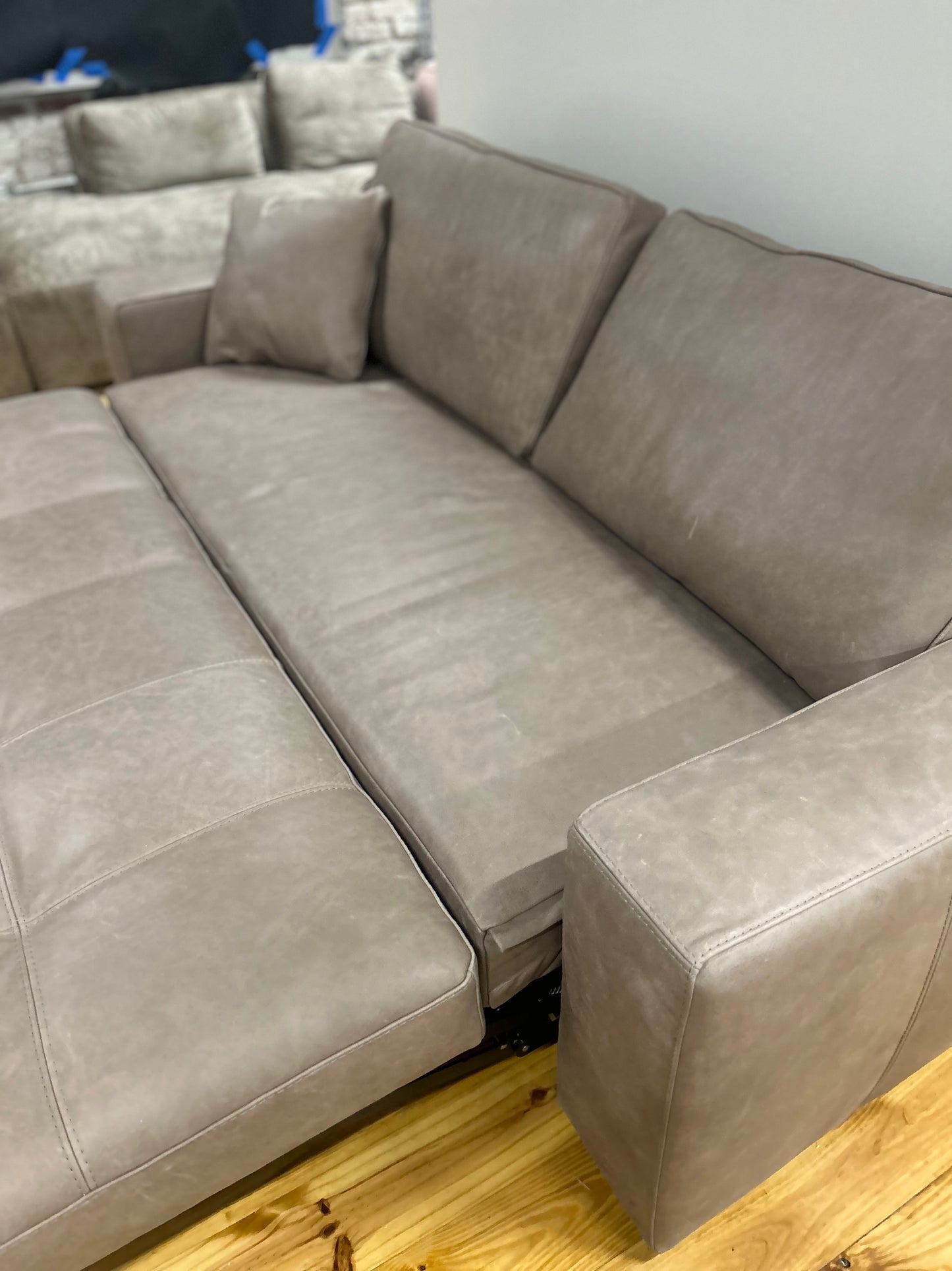 Caroline Sofa with Pull Out