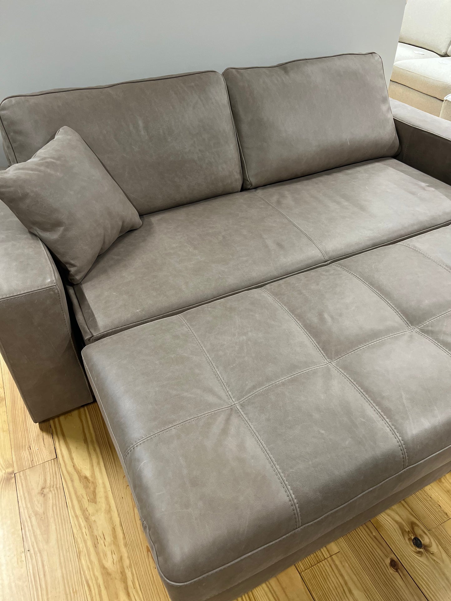 Caroline Sofa with Pull Out