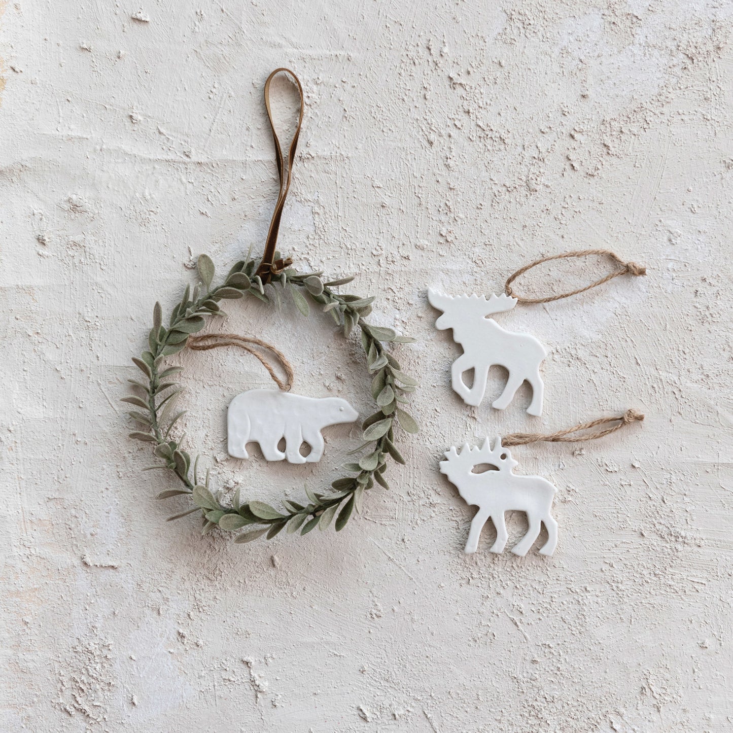 6-3/4" Round Plastic Wreath