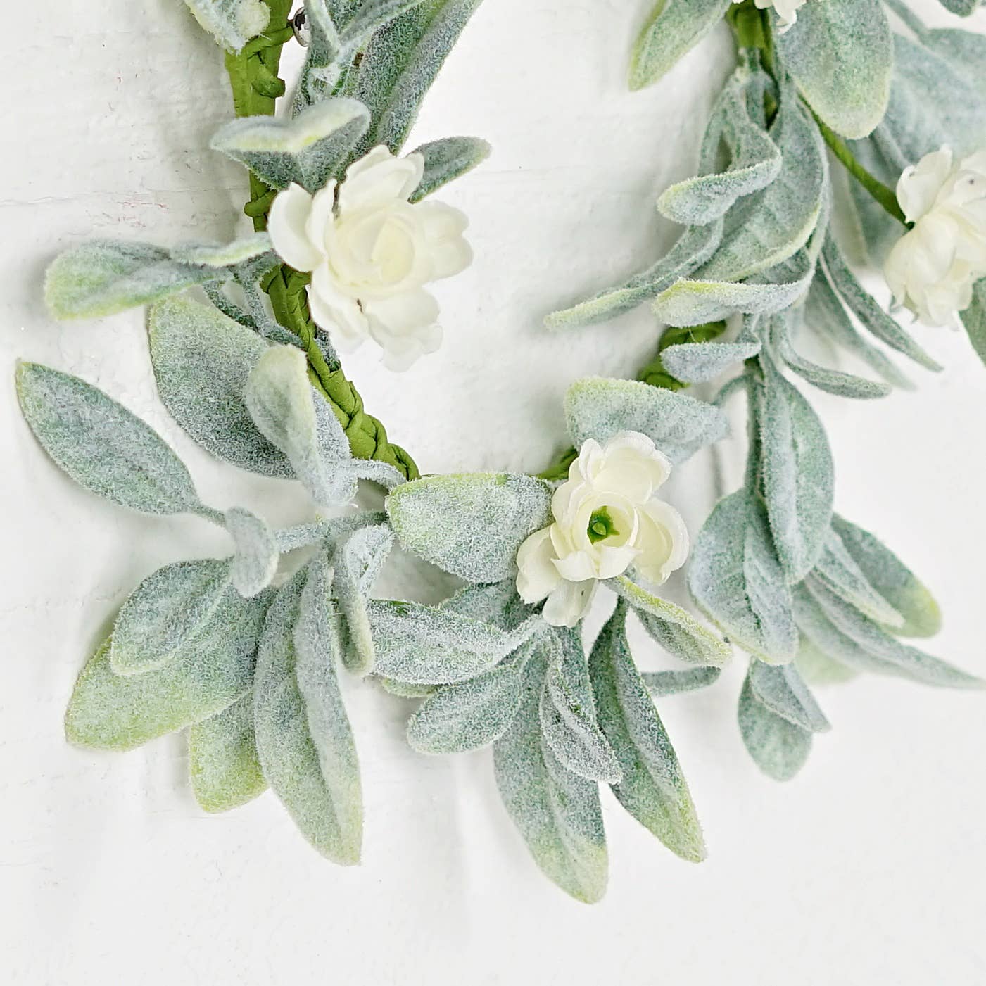 14in(6.5)Wreath-Lamb Ears with Cream Ranunculus