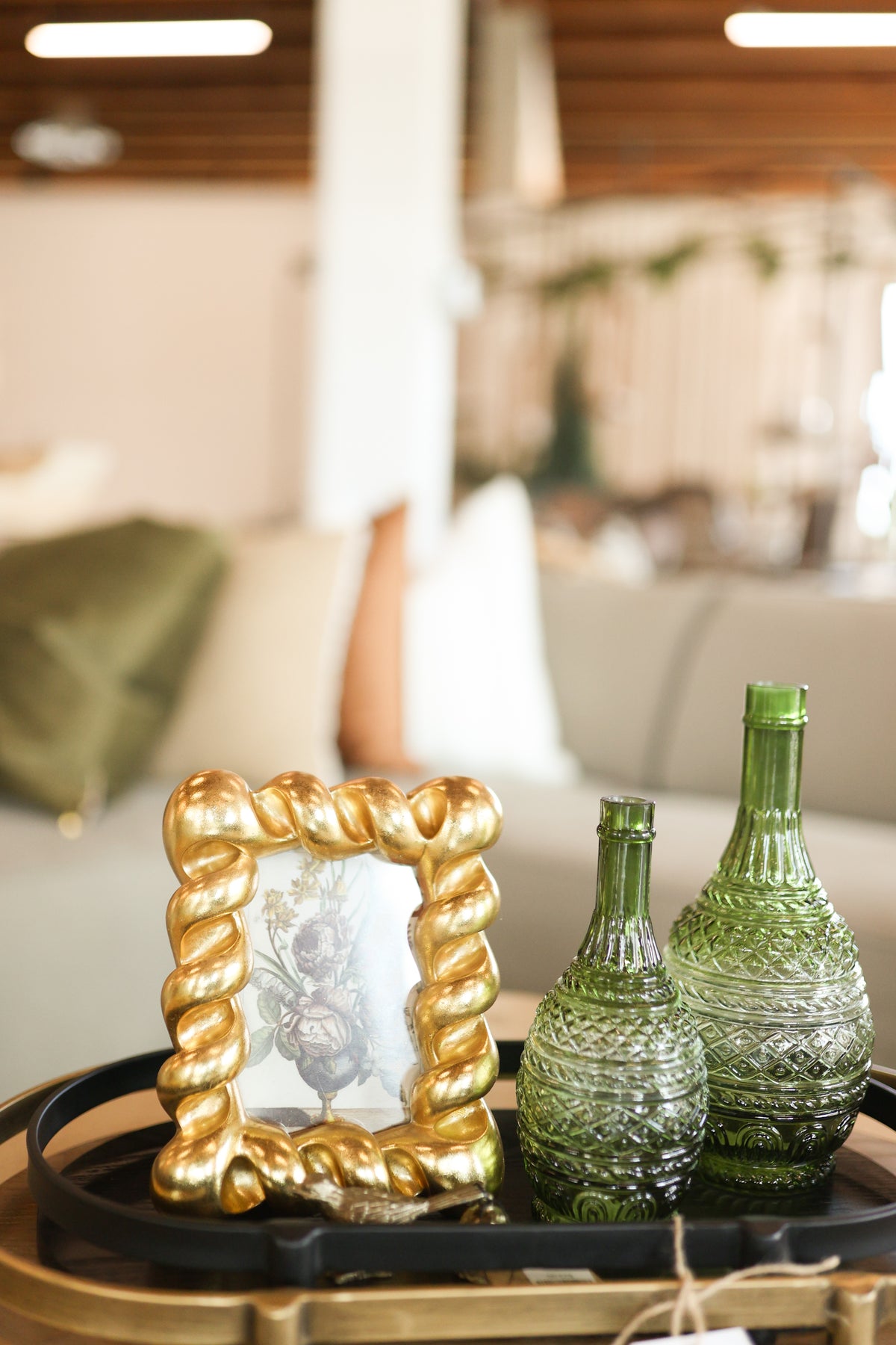 Gold Resin Twisted Photo Frame (Holds 4" x 6" Photo) (Hangs or Sits)