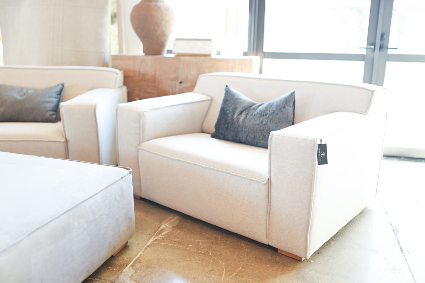 Comfy Scandinavian Rocky Crystal Rainy Day Chair