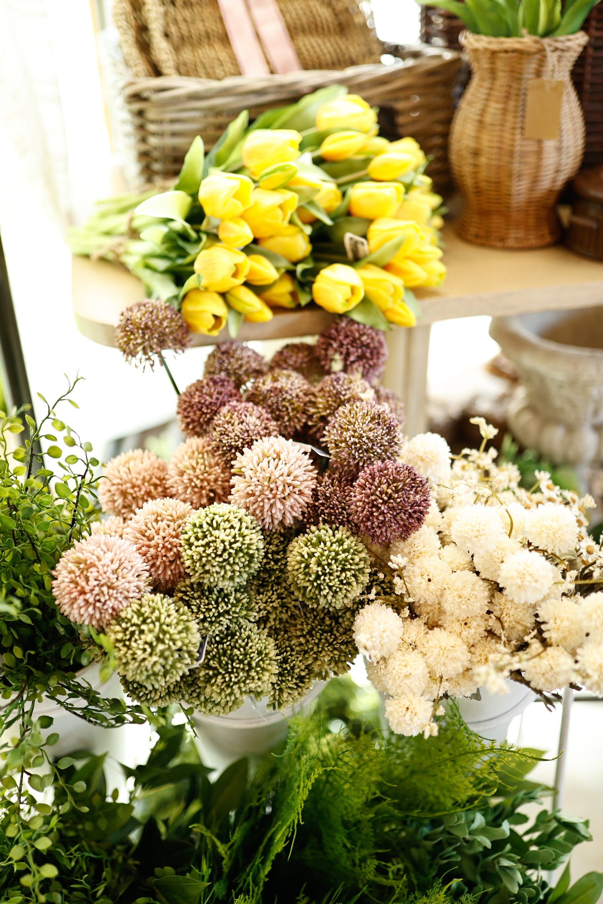 17.5" Cream/Green Allium Spray