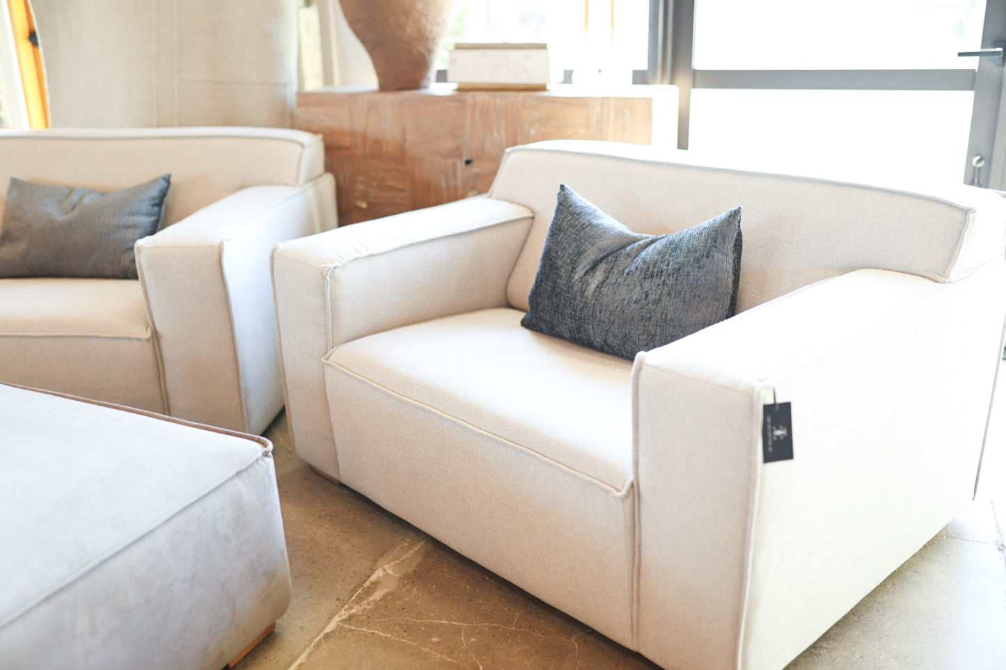 Comfy Scandinavian Rocky Crystal Rainy Day Chair