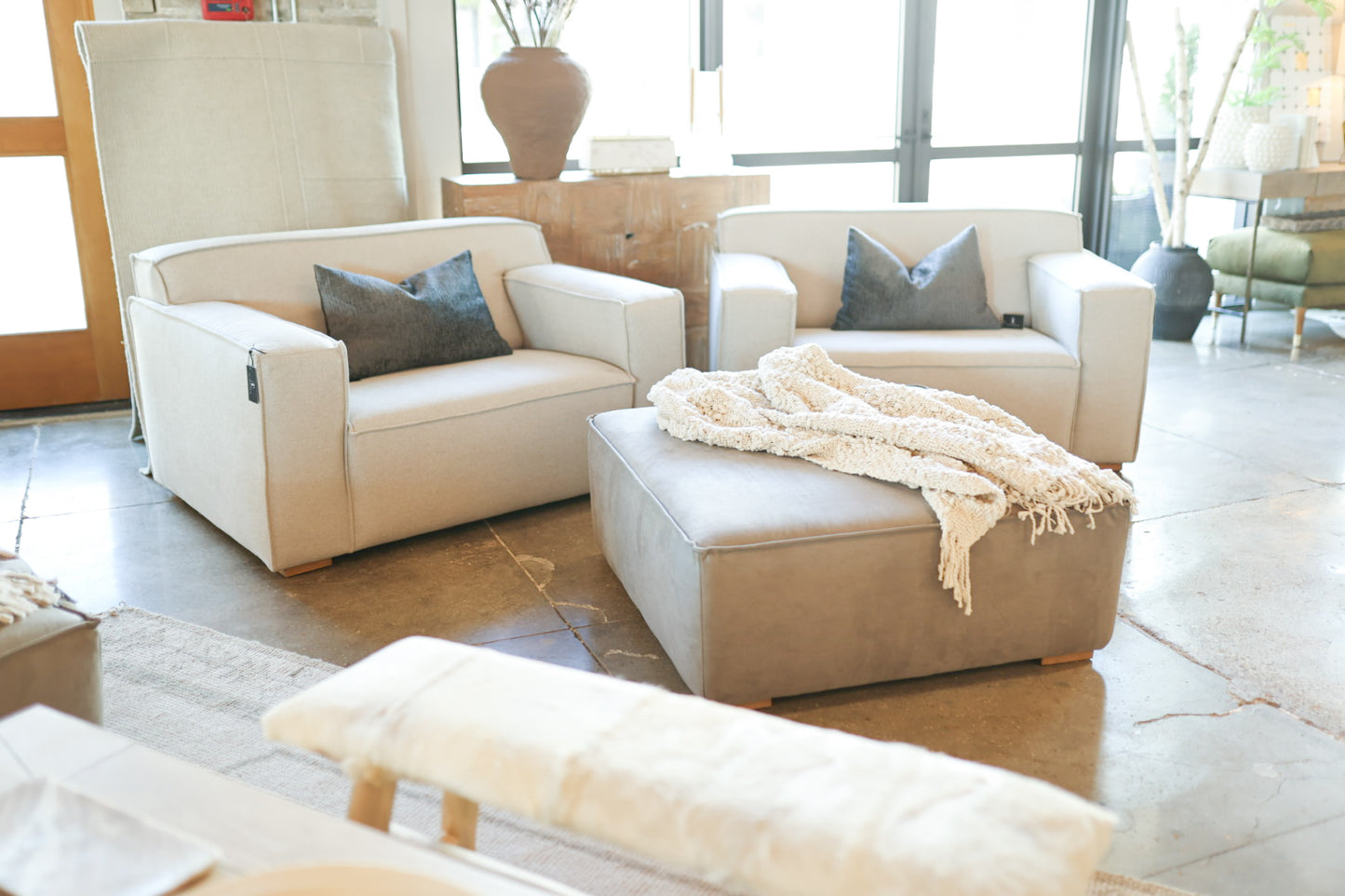 Comfy Scandinavian Rocky Crystal Rainy Day Chair
