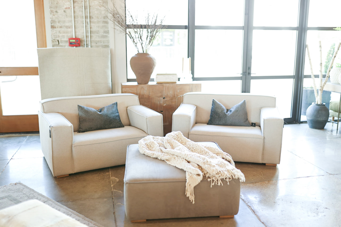 Comfy Scandinavian Rocky Crystal Rainy Day Chair