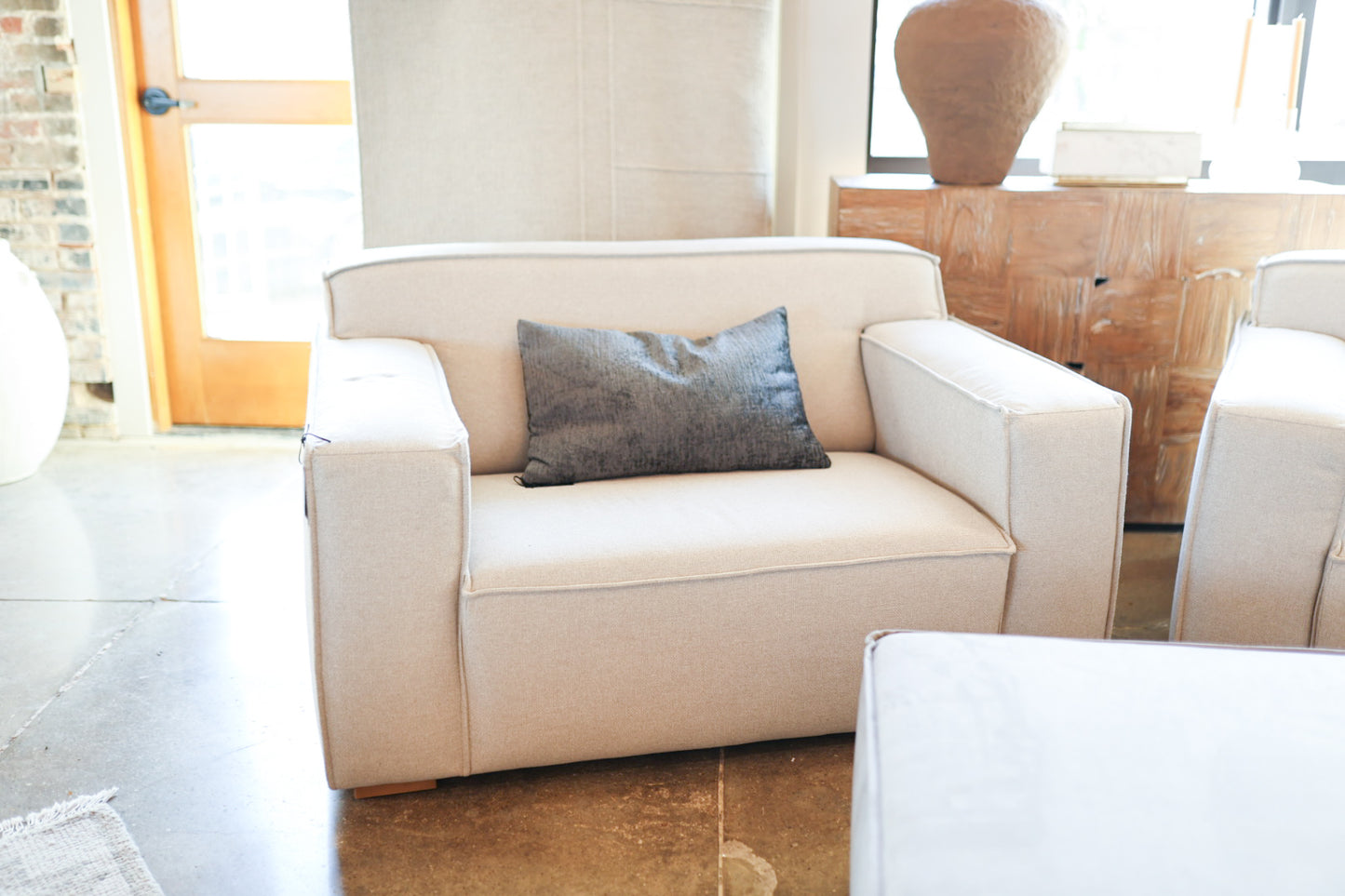 Comfy Scandinavian Rocky Crystal Rainy Day Chair