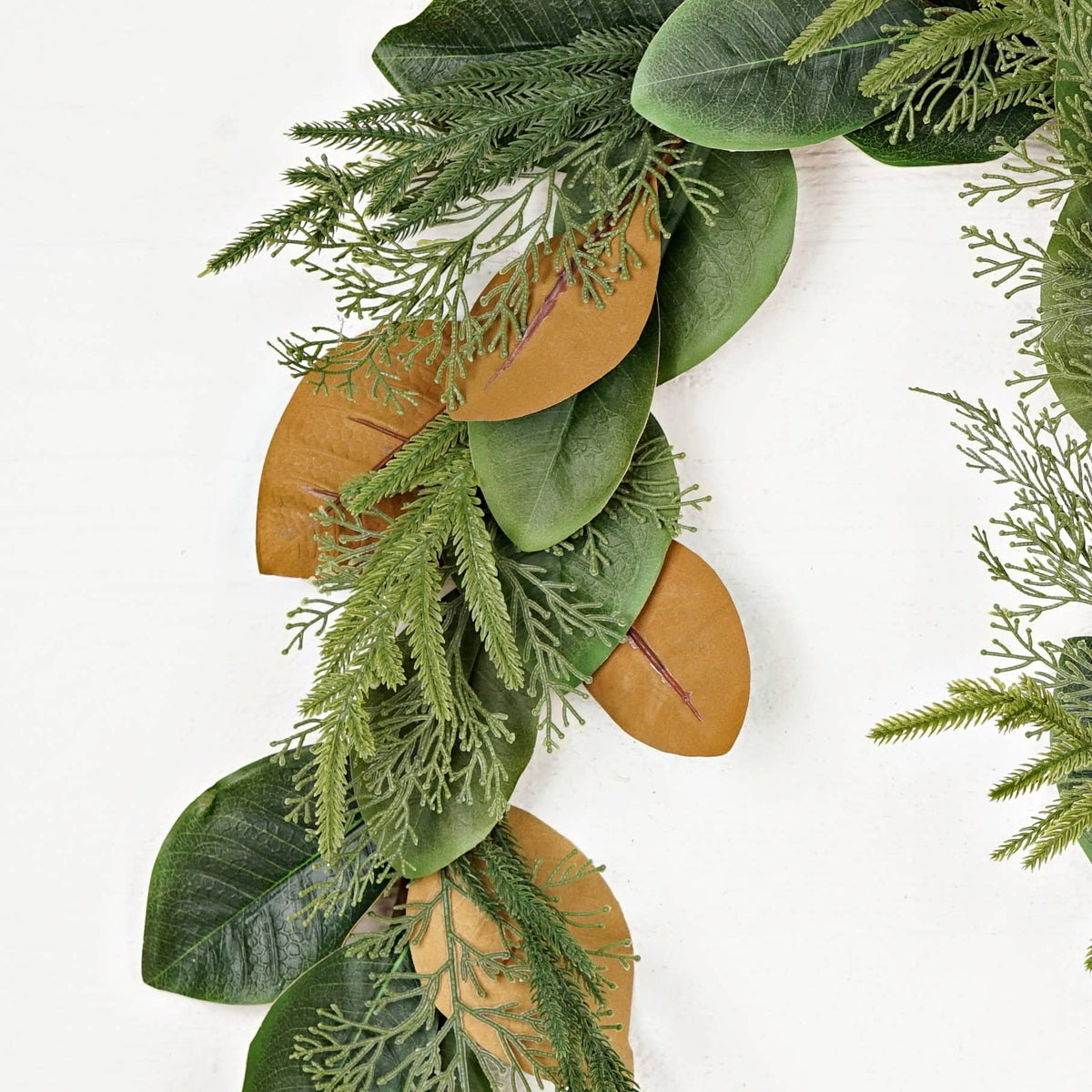 511131- 5ft Garland-Magnolia Leaves w. Norfolk and Cedar Pin