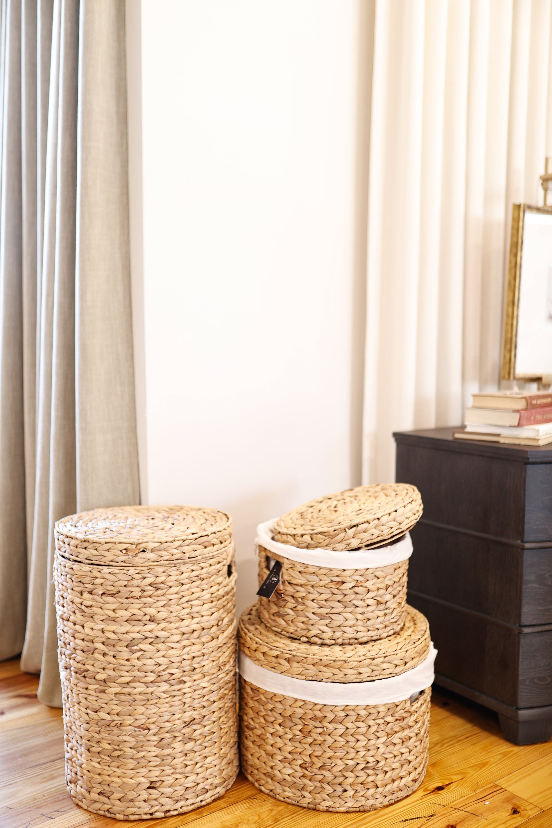 (Medium) Water Hyacinth Basket w/ Lid, Handles & Cotton Lining