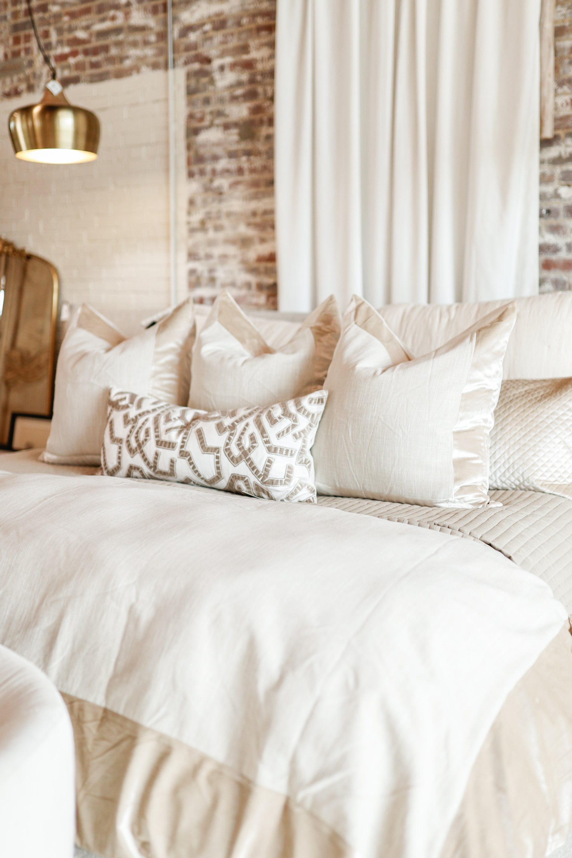 TCC Beige Linen Channel Quilt with 2 Shams - King