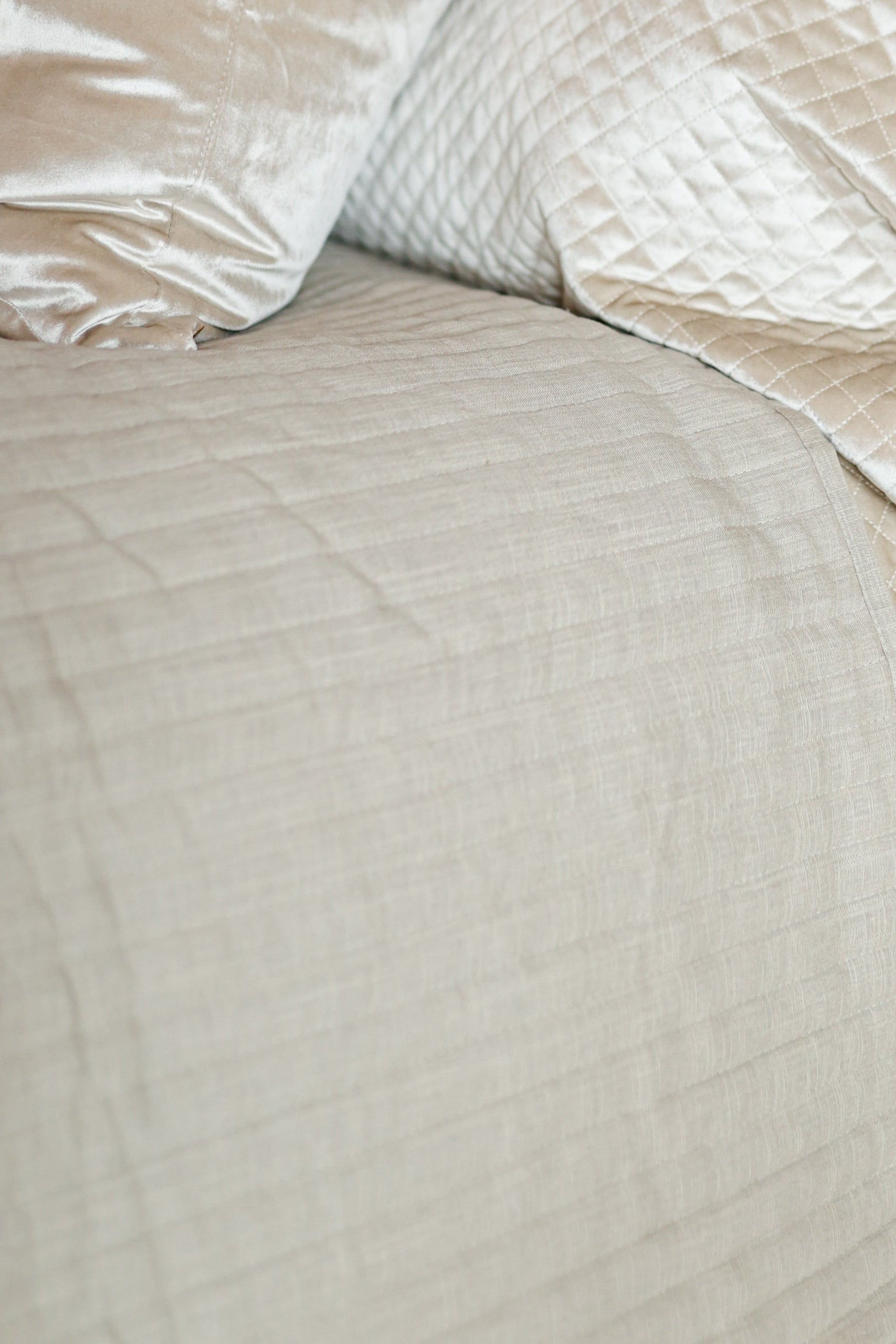 TCC Beige Linen Channel Quilt with 2 Shams - King