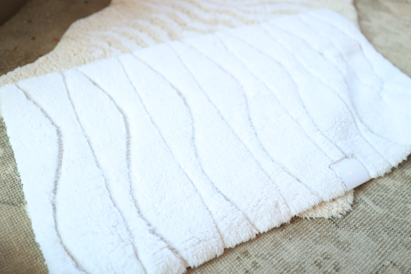 Opera Bath Rug, White