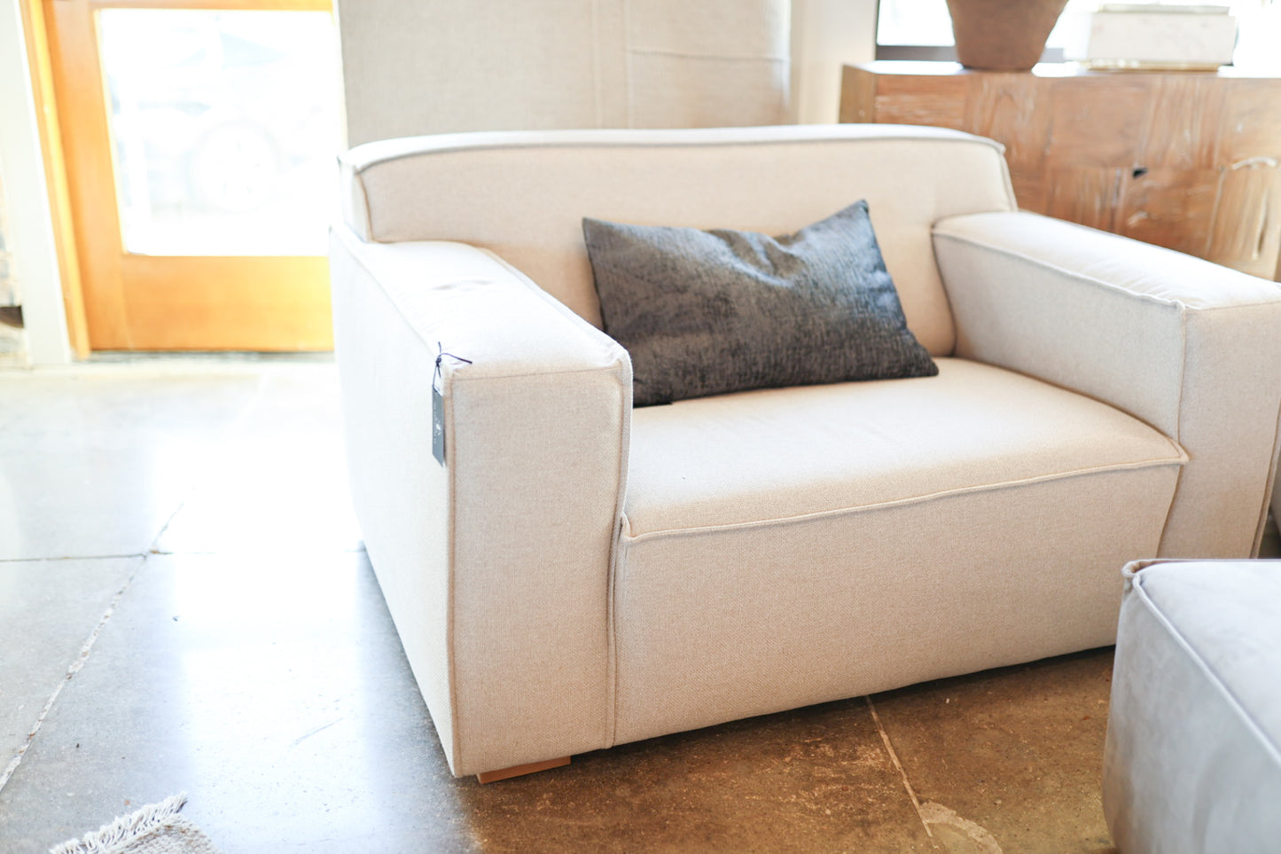 Comfy Scandinavian Rocky Crystal Rainy Day Chair