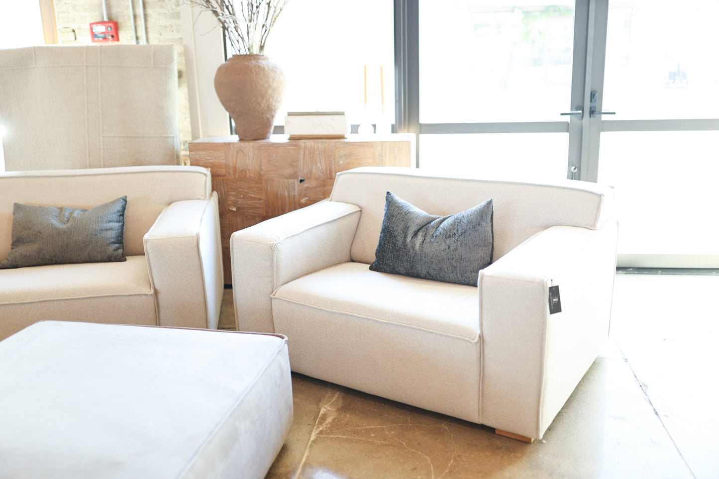 Comfy Scandinavian Rocky Crystal Rainy Day Chair