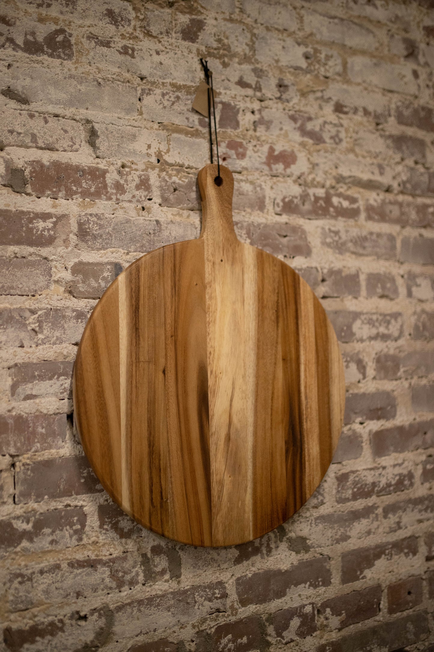 Round Wood Cutting Board with Handle