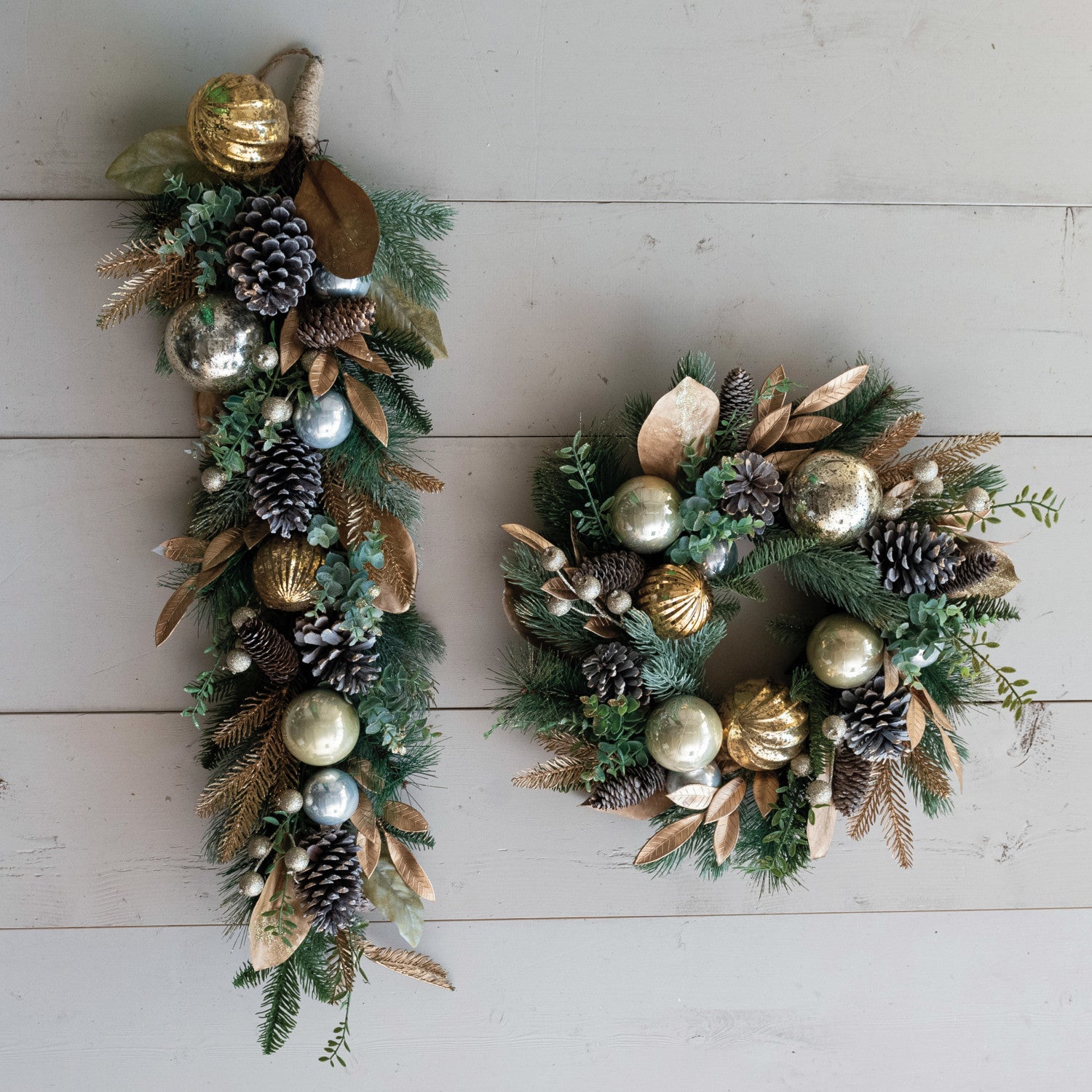 20" Round Faux Wreath w/ Gold Ornaments