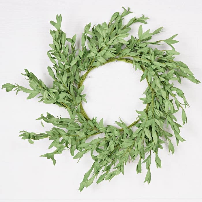 30630- 22in Wreath-PE Herb Leaves-Green
